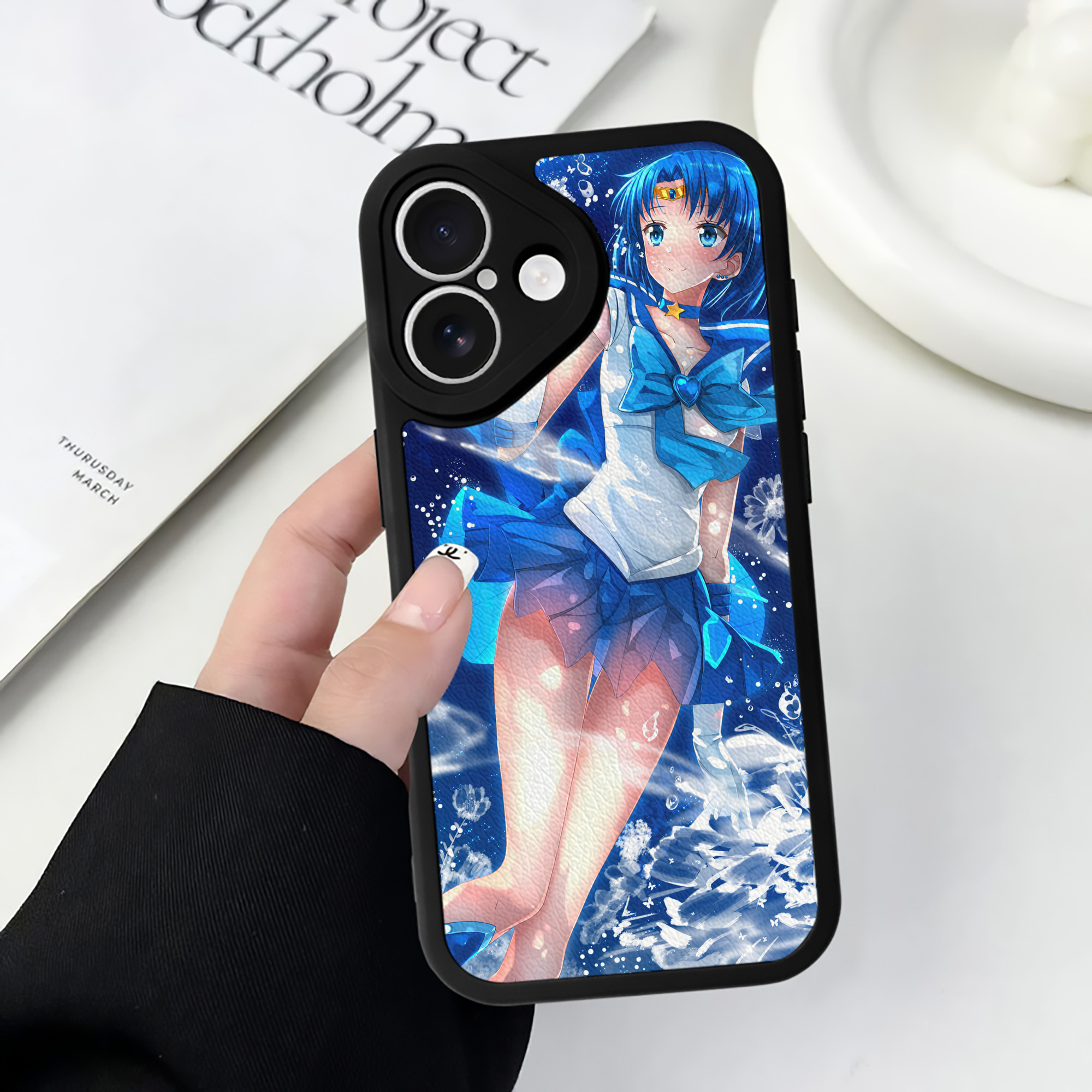 （画像用） 美少女戦士セーラームーン Sailor Moon 【iPhone 16シリーズ対応】シリコンスマホケース（レザー調） 材質：シリコン